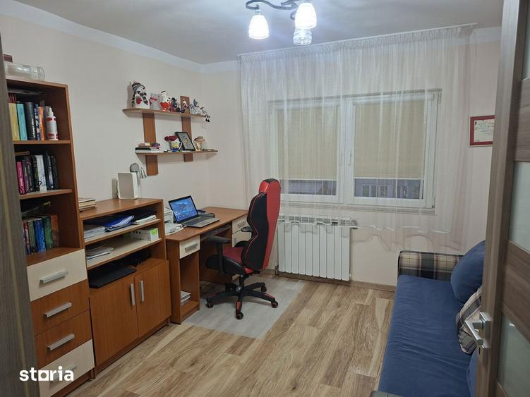 Apartament cu 3 camere decomandat în Exterior Vest