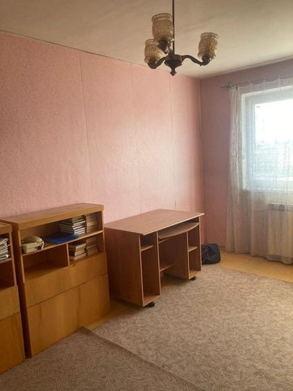 Apartament cu 3 camere semidecomandat în Sud