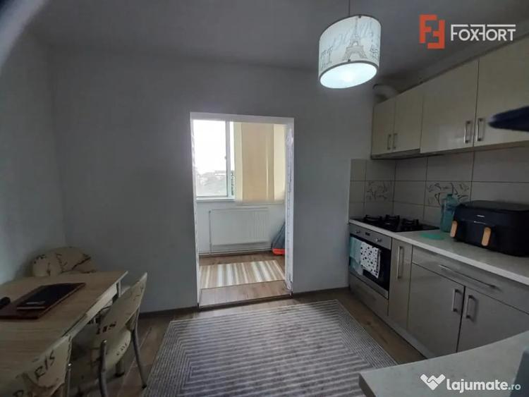 Apartament cu 3 camere decomandat în Lipovei