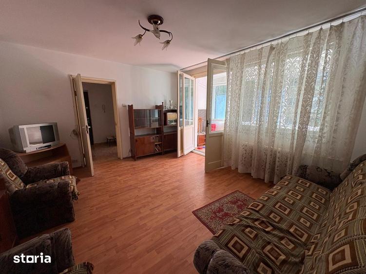 Apartament cu 3 camere semidecomandat în Militari