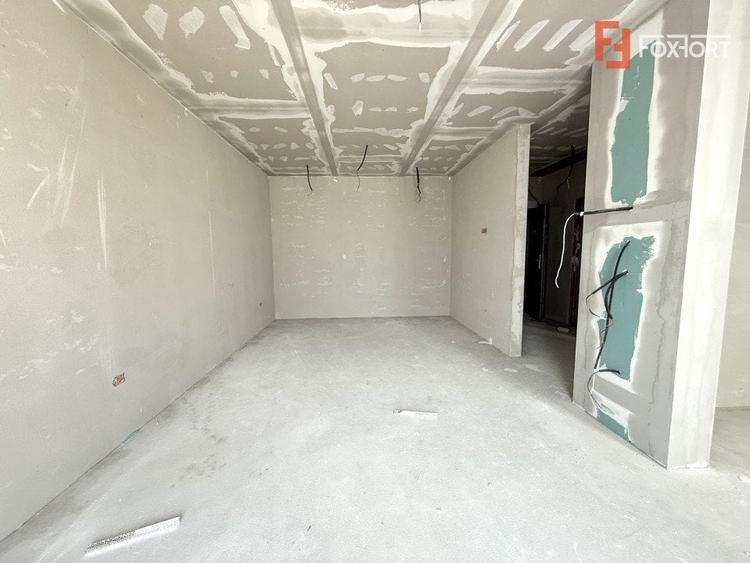 Apartament cu 3 camere decomandat în Aradului