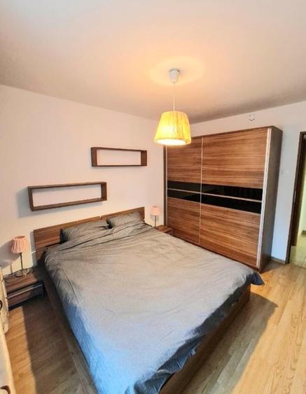Apartament cu 3 camere semidecomandat în Lacul Tei
