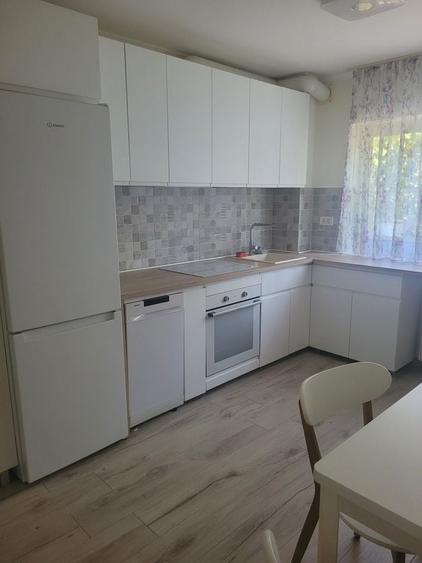 Apartament cu 2 camere semidecomandat în Rogerius