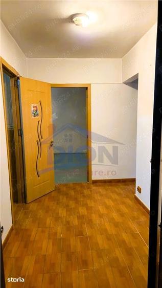 Apartament cu 3 camere decomandat în Drumul Taberei