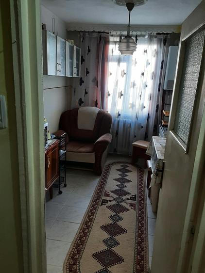Apartament cu 3 camere decomandat în Mărăței