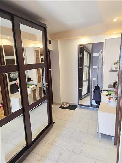 Apartament cu 3 camere circular, mobilat în Astra