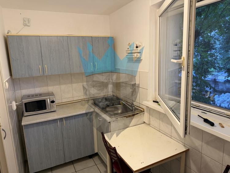Apartament cu 3 camere semidecomandat, mobilat în Parcul Circului