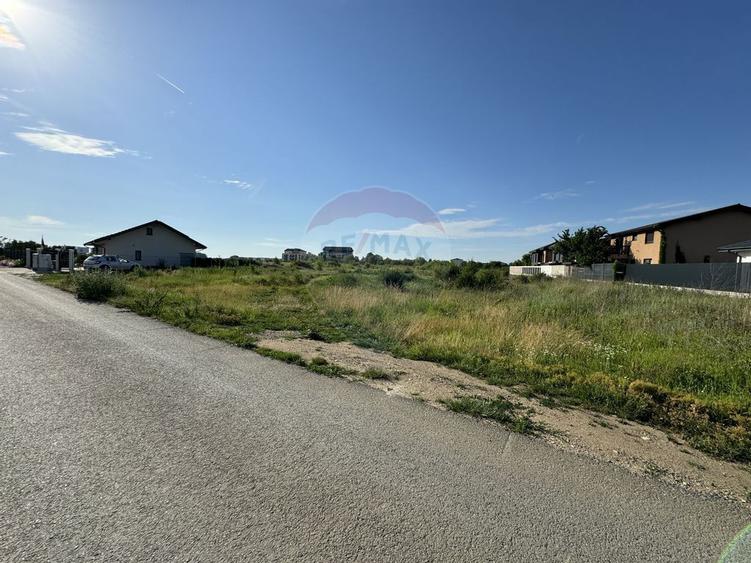 Teren de 708 mp, în Corbeanca