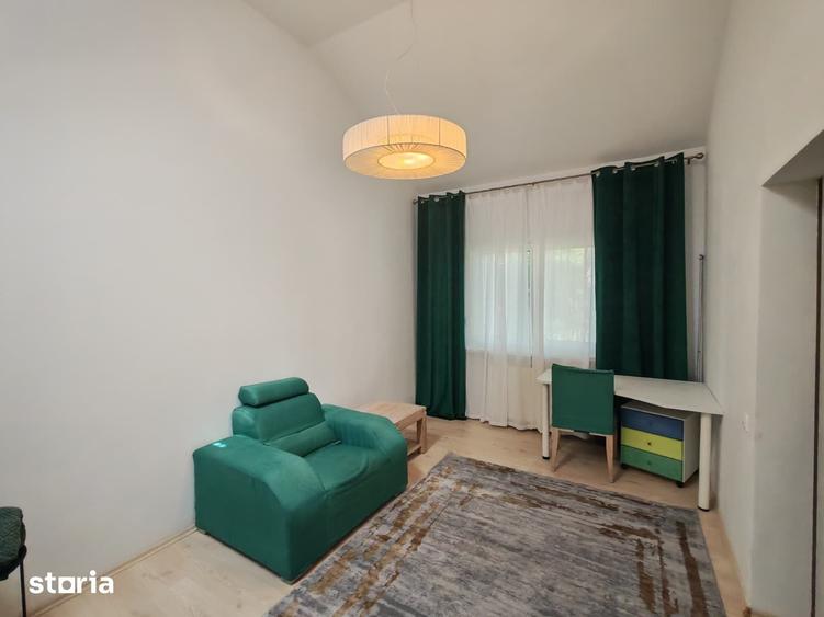 Casă cu 6 camere cu Teren 300 Mp în Corbeanca