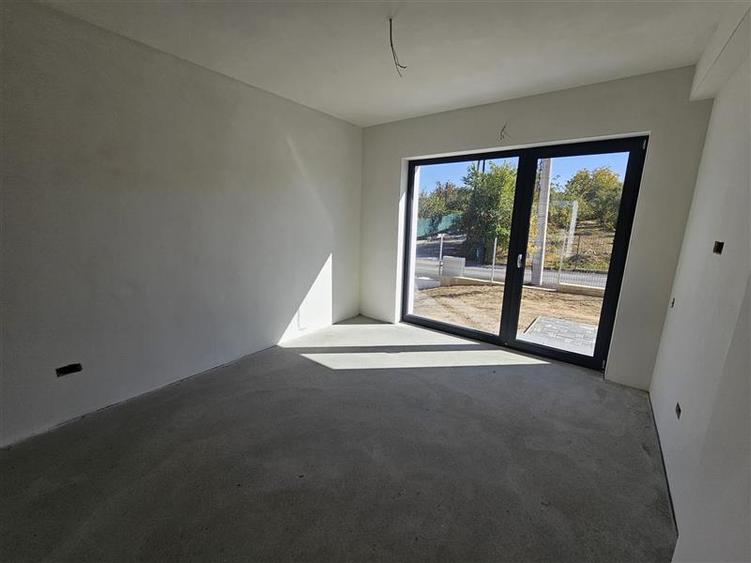 Duplex cu 5 camere cu Canalizare în Bună Ziua