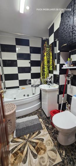 Apartament cu 4 camere decomandat, mobilat în Central