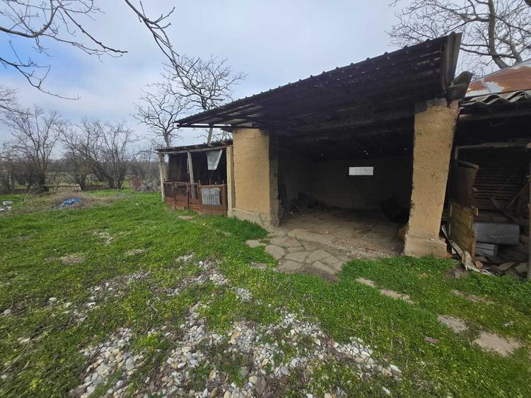Vand casa din caramida cu 4 camere si garaj / Teren 900mp - 1