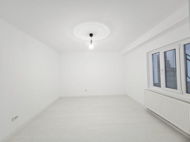 Casă cu 10 camere cu Canalizare în Central