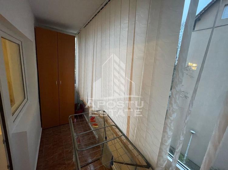 Apartament cu 3 camere semidecomandat, mobilat în Kiriac