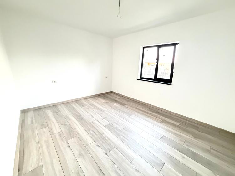 Casă cu 4 camere cu Teren 400 Mp în Hemeiuș
