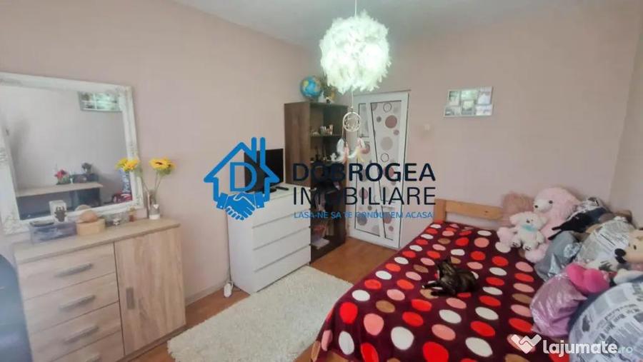 Apartament cu 3 camere semidecomandat în Central