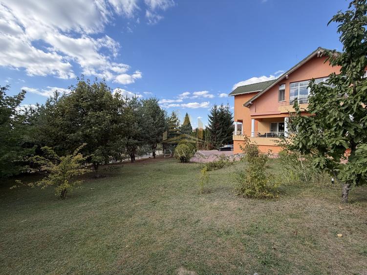 Casă individuală cu 5 camere cu Garaj în Făget