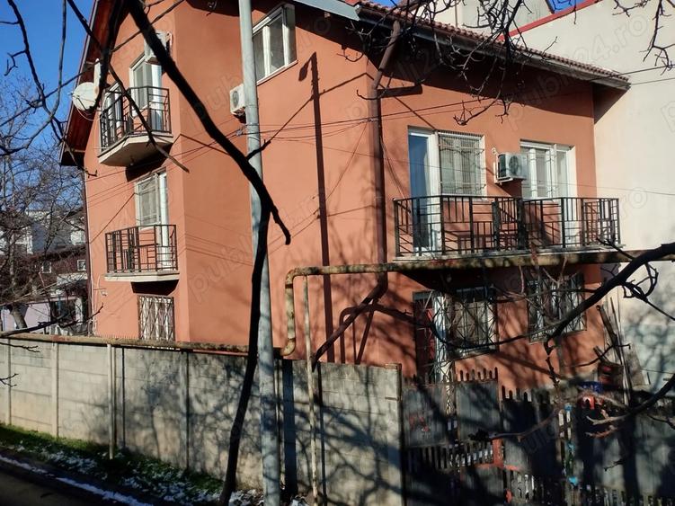 Casă cu 9 camere cu Teren 400 Mp în Militari