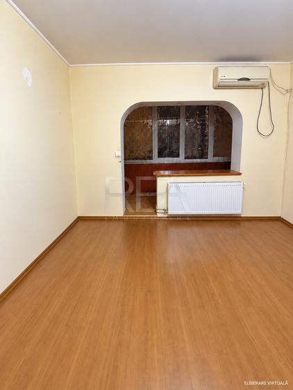 Apartament cu 3 camere decomandat în Apusului