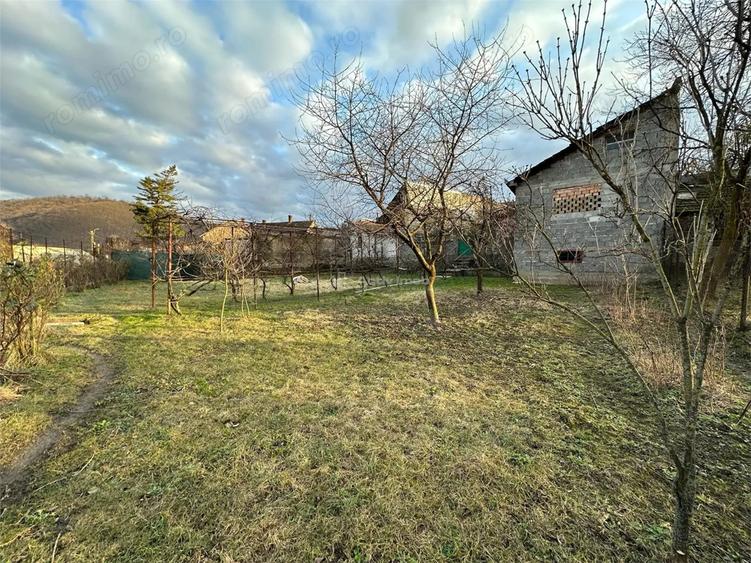Casă cu 2 camere cu Teren 900 Mp în Est