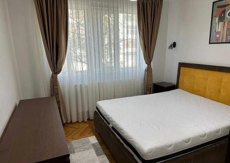 Apartament cu 3 camere semidecomandat în Mazepa 1