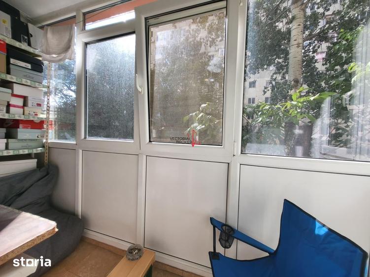Apartament cu 3 camere decomandat în Titan