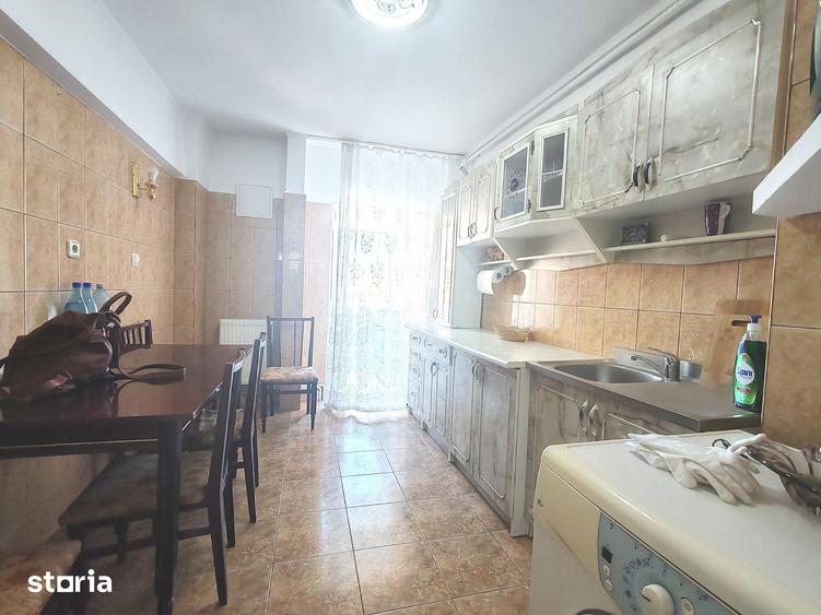 Apartament cu 3 camere decomandat în Găvana