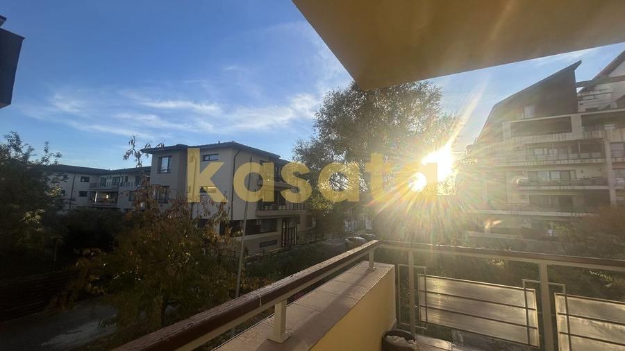 Apartament cu 3 camere semidecomandat, mobilat în Ostratu