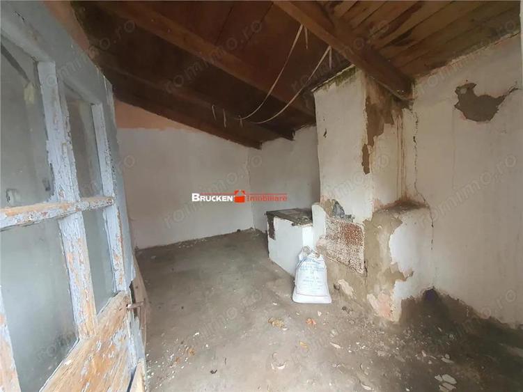 Casă cu Teren 9504 Mp în Poclușa de Barcău