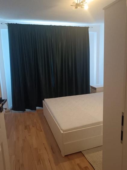 Apartament cu 3 camere semidecomandat în Griviței