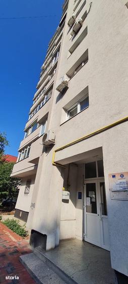 Garsonieră decomandată în Titan