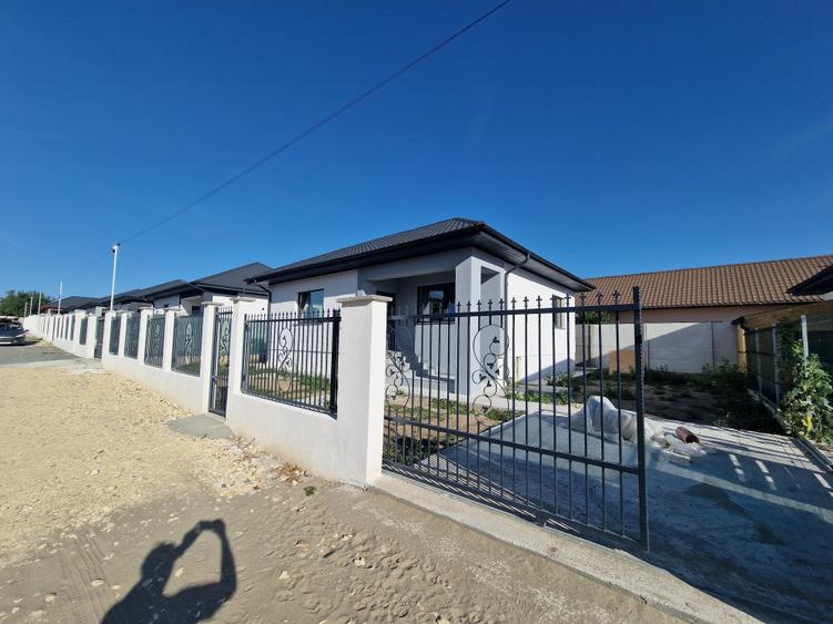 Casă individuală cu 3 camere cu Teren 268 Mp în Lumina