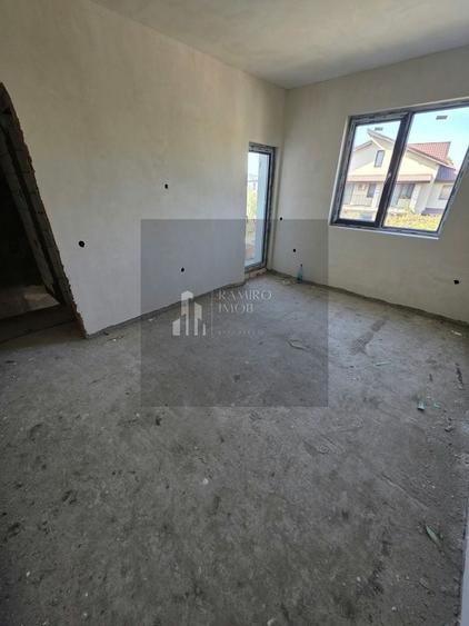 Casă individuală cu 4 camere cu Canalizare în Central