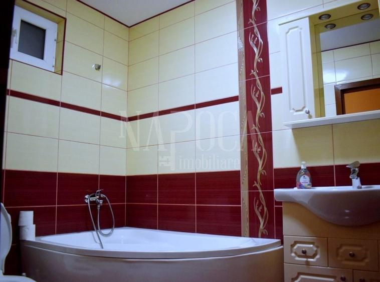 Casă individuală cu 6 camere cu Canalizare în Sânmartin