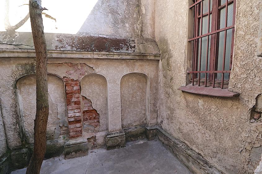 Casă cu 10 camere cu Teren 362 Mp în P-ța Romană