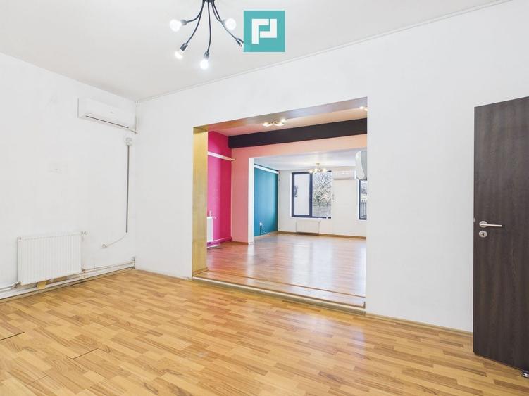 Casă individuală cu 10 camere cu Canalizare în Torontalului