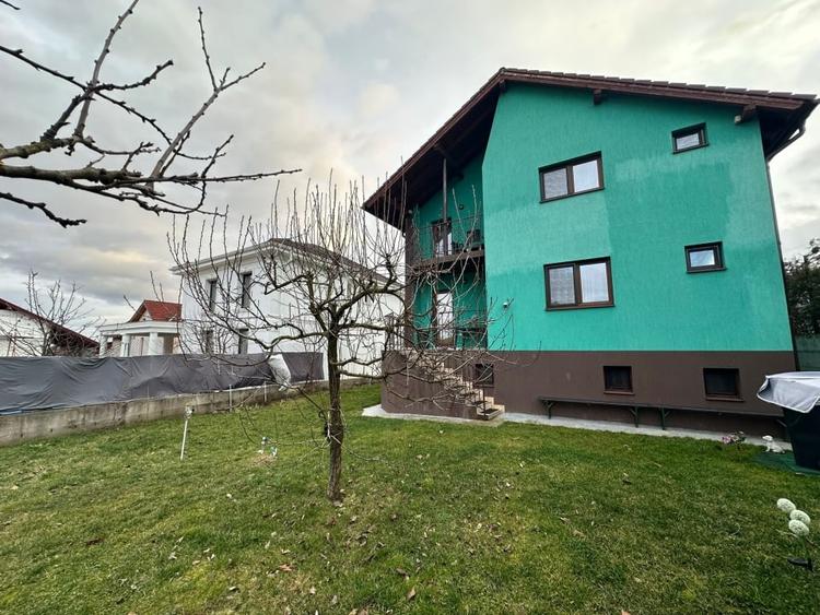 Casă individuală cu 5 camere cu Canalizare în Cetate