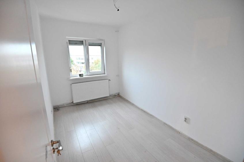 Apartament cu 3 camere decomandat în Valea Rosie