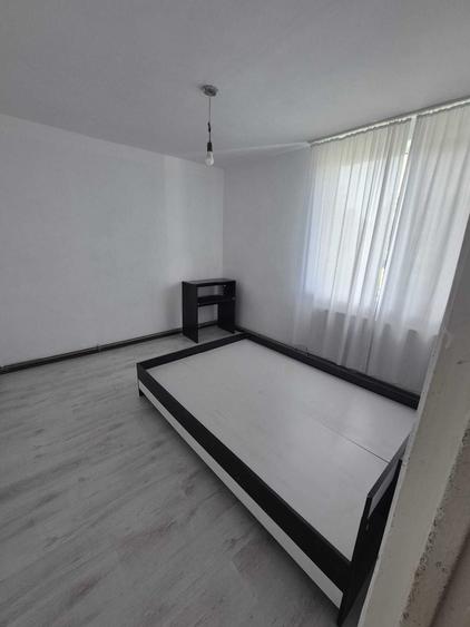 Apartament cu 2 camere semidecomandat în Teilor