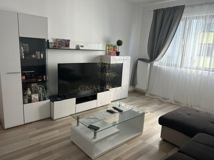 Apartament cu 3 camere decomandat, mobilat în Parcul Carol