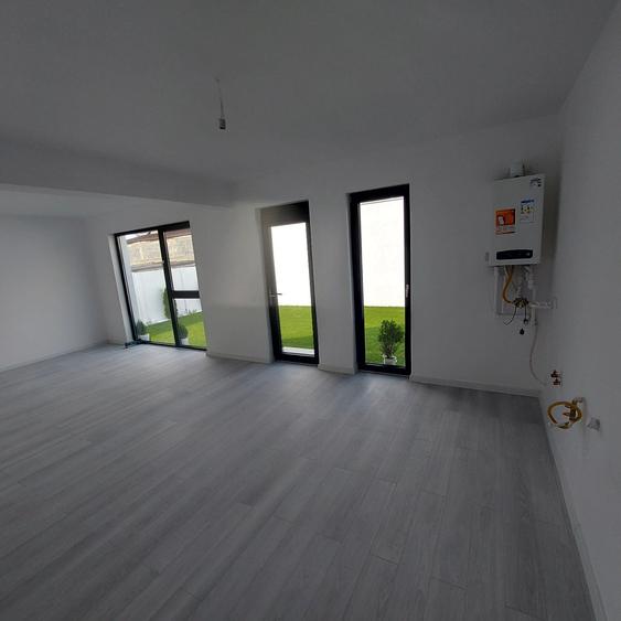 Casă cu 4 camere în Preajba
