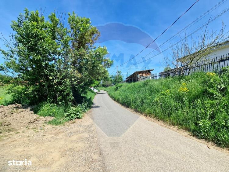 Teren de 2505 mp, în Mărgineni