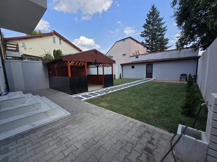 Casă individuală cu 6 camere cu Canalizare în Central