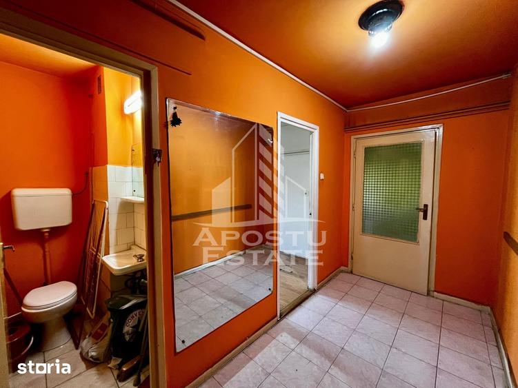 Apartament cu 4 camere semidecomandat în Take Ionescu
