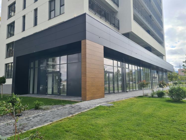Spațiu comercial, de 101 mp, în Tractorul