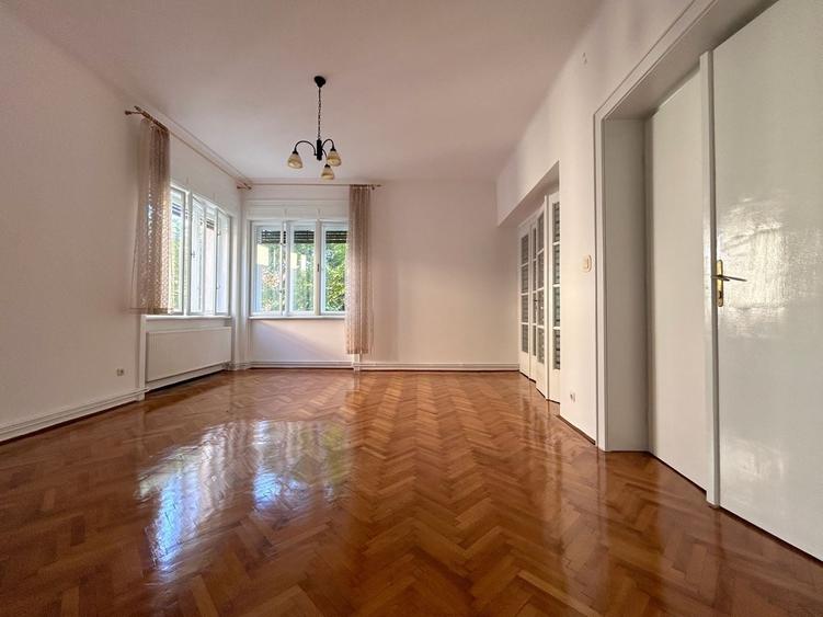 Apartament cu 3 camere decomandat, mobilat în Central