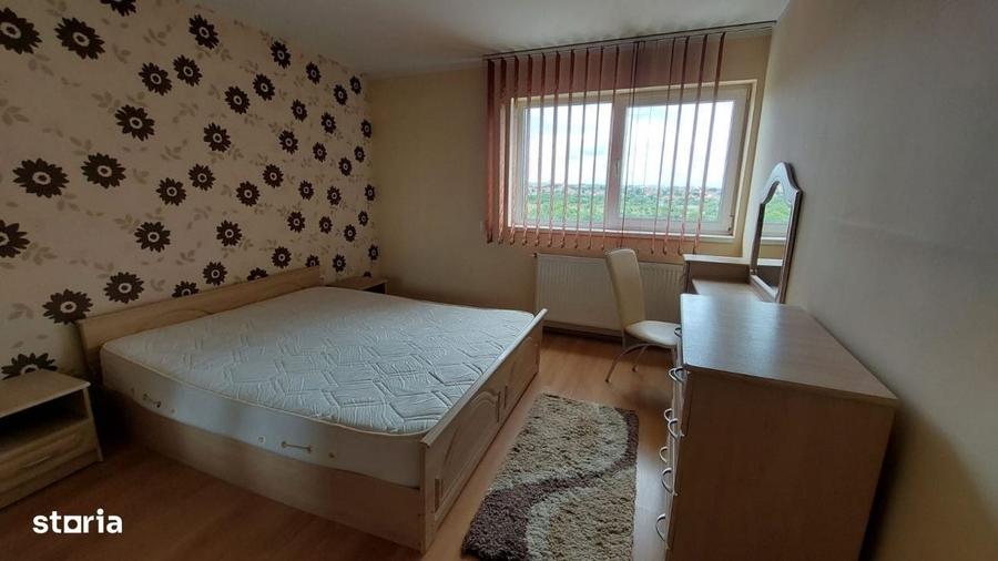 Apartament cu 4 camere decomandat în Roșia