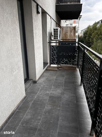 Apartament cu 3 camere în Apărătorii Patriei