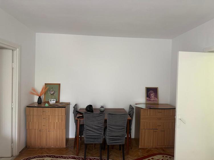 Apartament cu 2 camere semidecomandat în Podu Roș