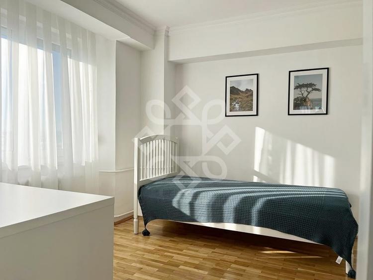 Apartament cu 4 camere semidecomandat, mobilat în Ultracentral